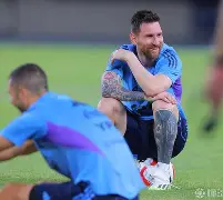 斗鱼体育-太狠了！梅西新星爆冷表现惊艳利物浦豪取连胜，里昂今晚外线爆发 